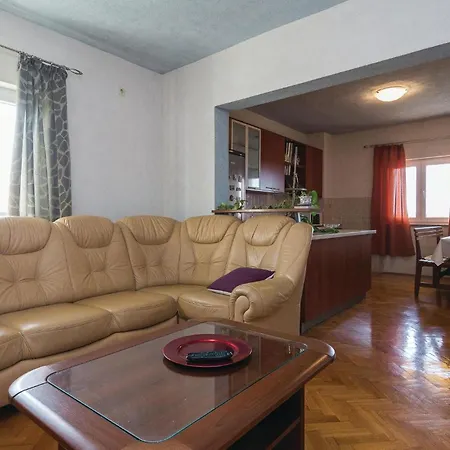 2 Bedroom Amazing In Апартаменты Dracevac Ninski
