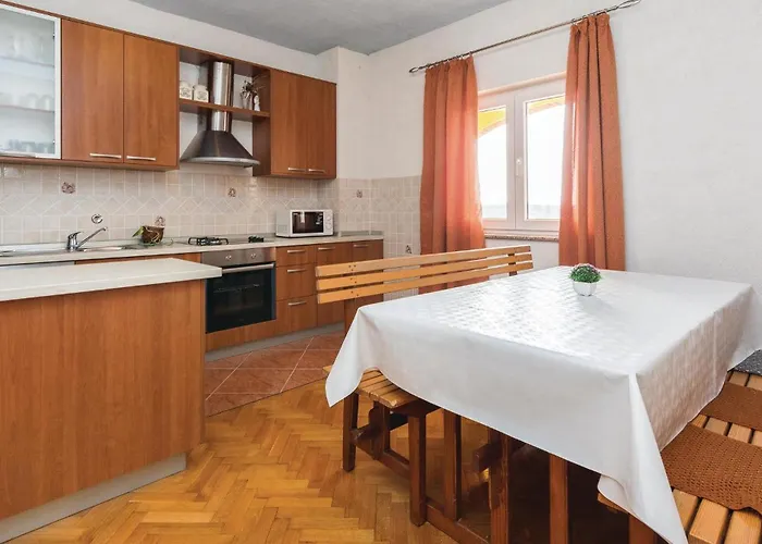 Two-bedroom In 아파트 *